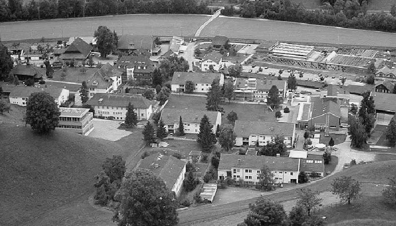 Luftaufnahme von B&auml;rau in der H&uuml;gellandschaft des Emmentals